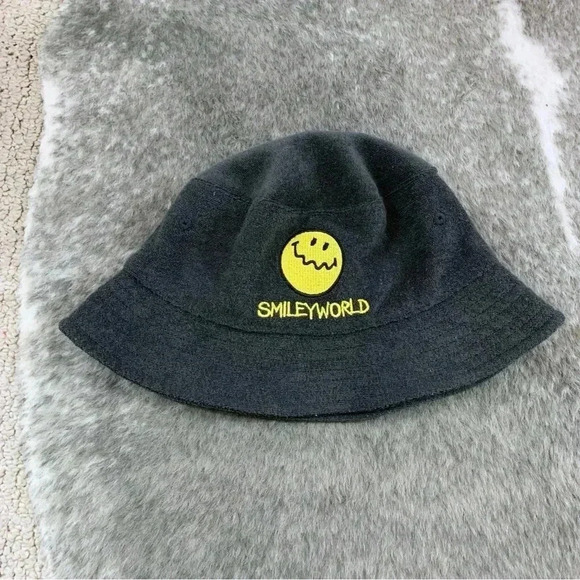 H&M x SmileyWorld Bucket Hat - Picture 2 of 12